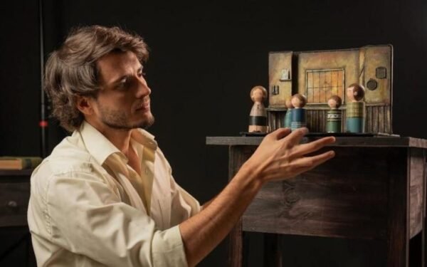 “Los Loros”: una obra íntima que transforma el dolor en arte