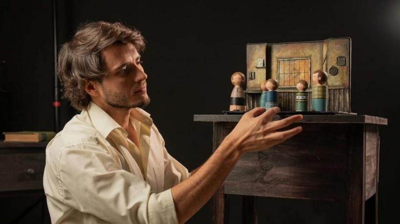 “Los Loros”: una obra íntima que transforma el dolor en arte