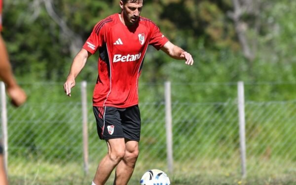 Viña en la cuerda floja: ¿Qué pasa con su futuro en River y Flamengo?