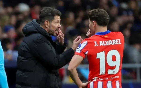 Simeone defiende a Julián Álvarez en medio del huracán: «Su partido fue brillante»