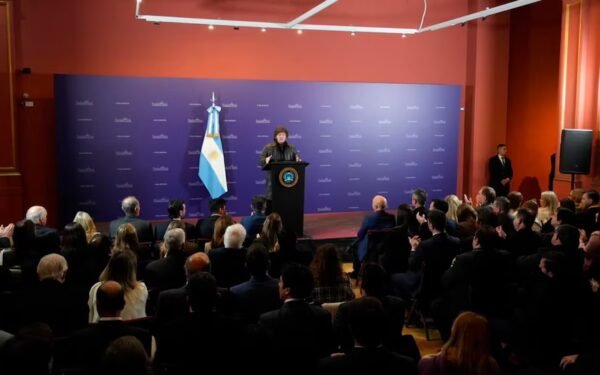 Milei reúne a su tropa legislativa: el lunes define la estrategia económica y la ofensiva por Malvinas
