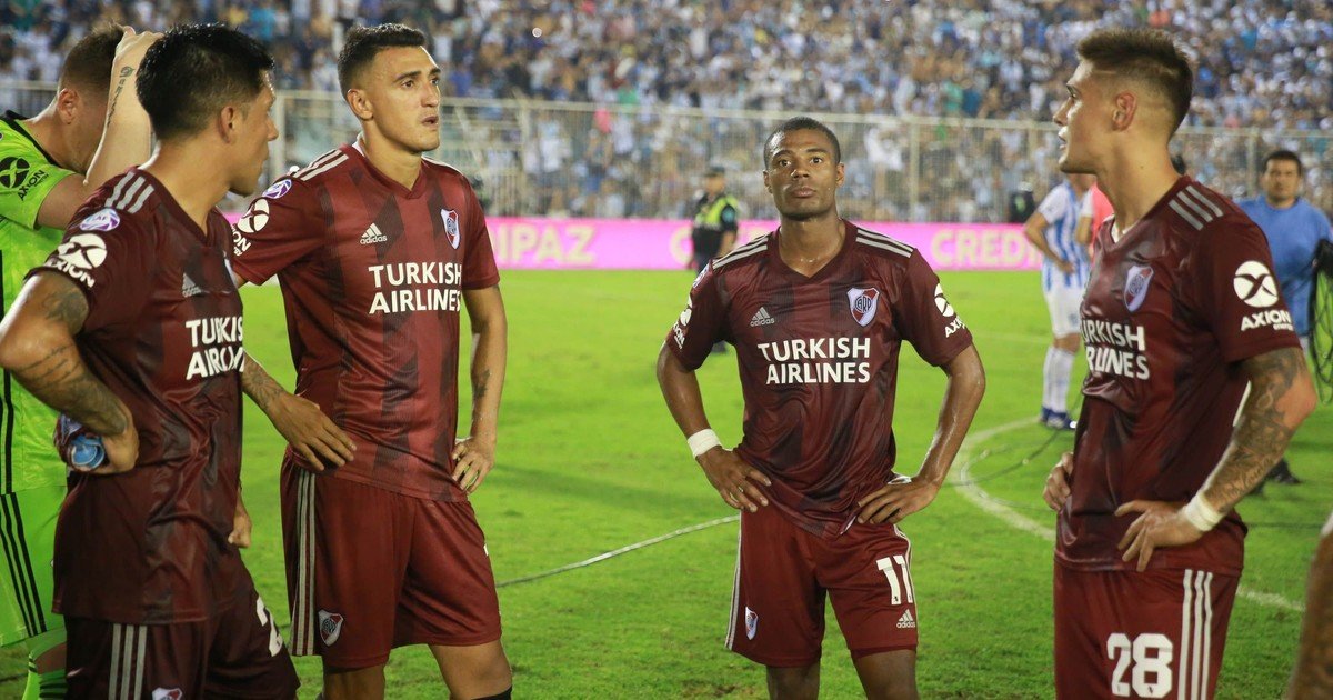 River: La Bestia Negra Tucumana Que Lo Persigue