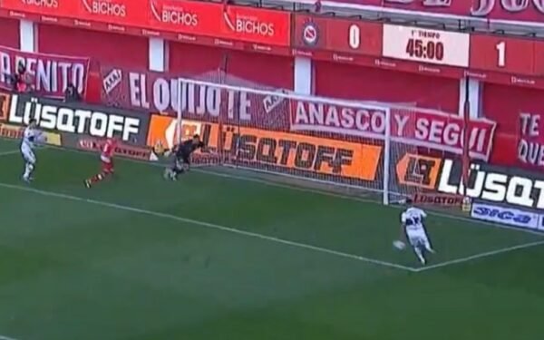 ¡Janson se come un gol increíble y Gimnasia lo sufre!