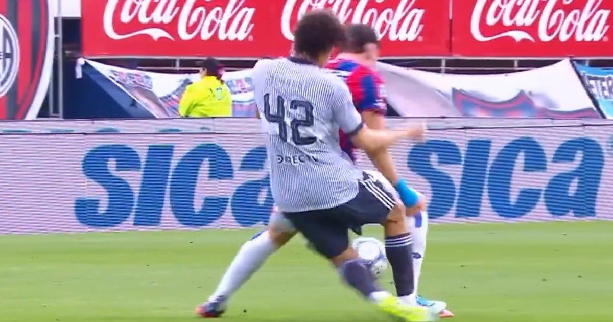 Arasa se comió el pisotón: Herrera se salvó de la roja en un fallo clave