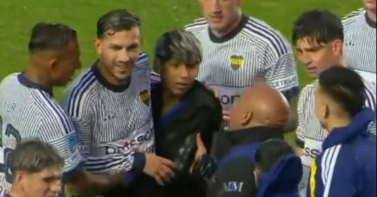 Paredes, ídolo sin fronteras: un hincha de San Lorenzo lo invadió para abrazarlo