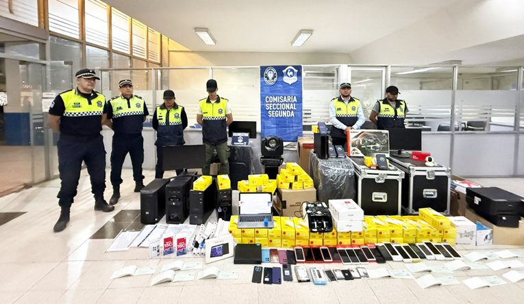 Golpe a una banda de estafas digitales: incautan $30 millones en tecnología