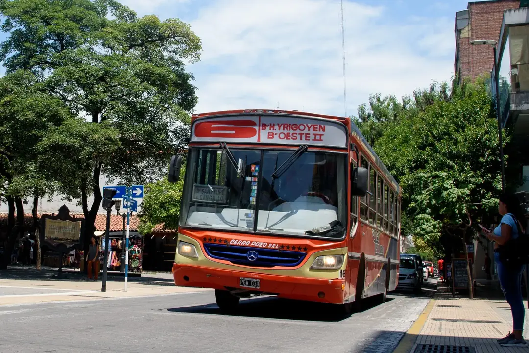 Obras cortan arteria clave: Línea 6 de colectivos cambia su recorrido por 10 días