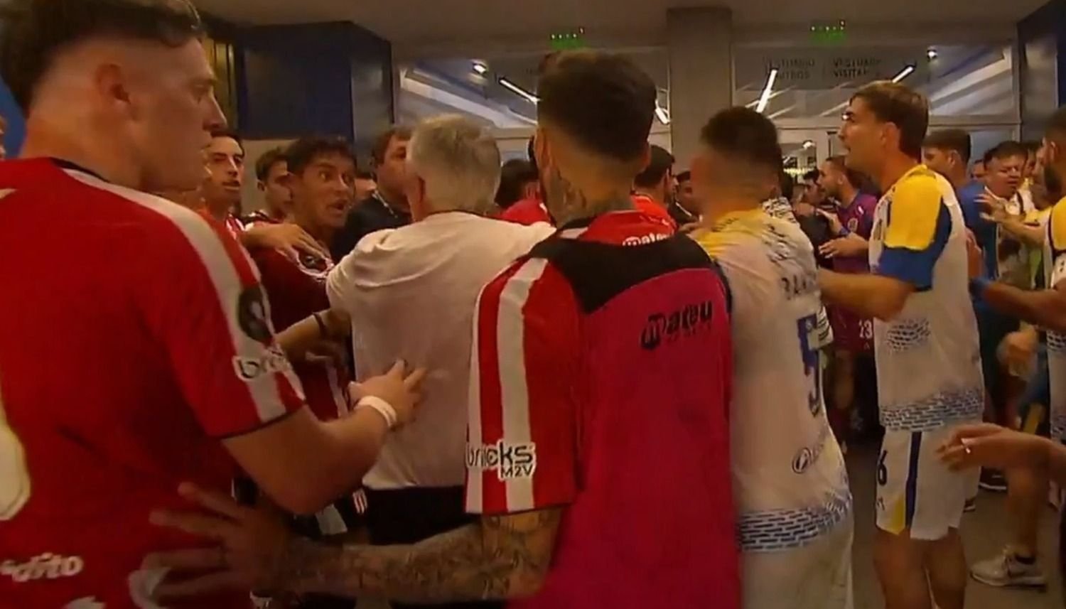 Supercopa en llamas: la final que acabó a los golpes