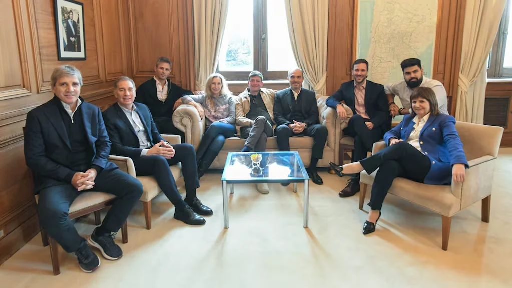 Milei apura su agenda en el Congreso antes del desembarco en París con 13 gobernadores
