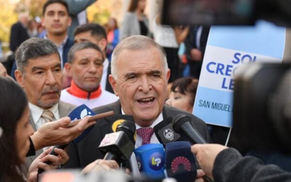 Jaldo salió a cruzar a La Libertad Avanza tras el ataque simbólico a la Legislatura