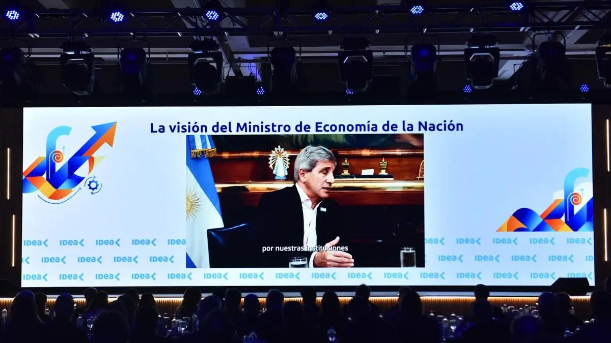 Milei y Caputo: El «campeón» que evade culpas por la crisis económica