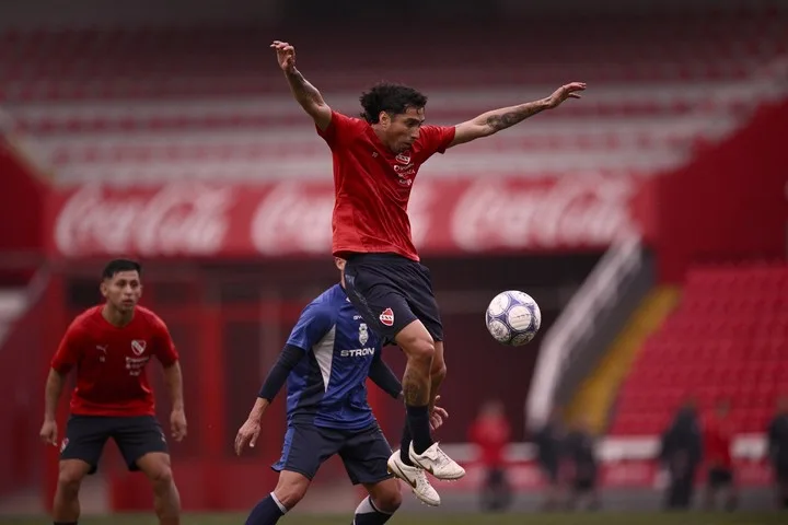 Independiente se la juega: Viera pone a Meza como enganche ante Boca