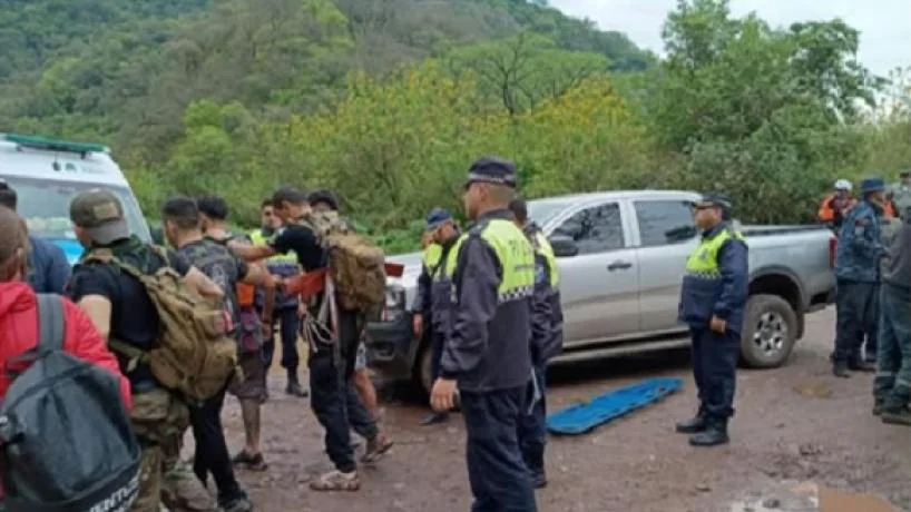 Rescate en El Cadillal: hallan a dos jóvenes extraviados en Aguas Chiquitas