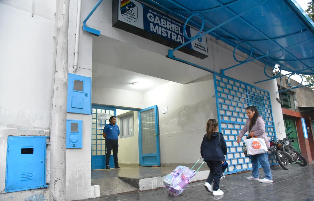 Capital busca trabajadores sociales para escuelas municipales