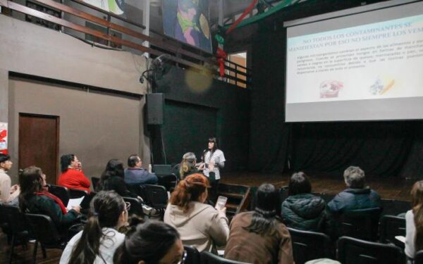 Tafí Viejo pone el foco en la mesa: curso obligatorio para manipular alimentos
