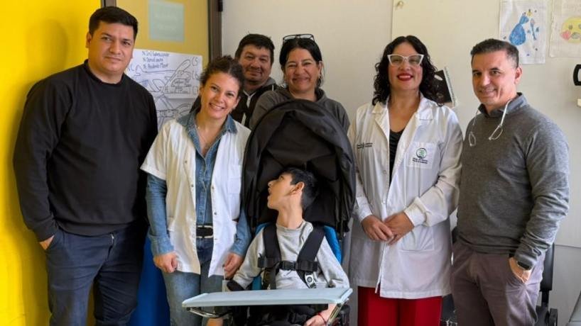 Una silla que cambia la vida: el Hospital Avellaneda le da movilidad a Franco