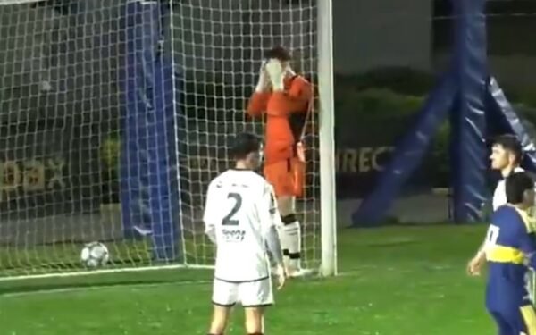 El blooper del año en Ezeiza: Cuffia le regaló a Boca un triunfo impensado