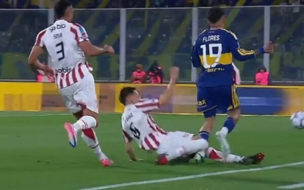Al límite: la durísima entrada de Matías Gallardo que encendió el Kempes