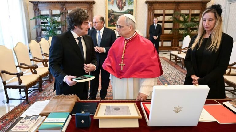 Preocupación en el Gobierno por la salud de León XIV: la visita papal pende de un hilo