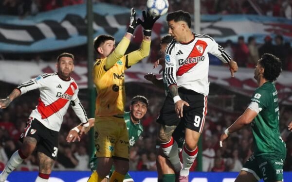 River se desinfla en Junín: fuera de playoffs y al borde del abismo