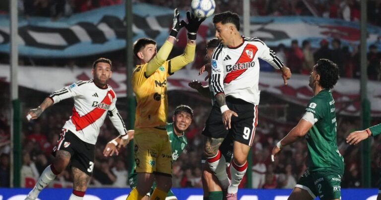 River se desinfla en Junín: fuera de playoffs y al borde del abismo
