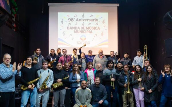 98 años de pura identidad: La Banda de Música de Tafí Viejo hace vibrar a la ciudad