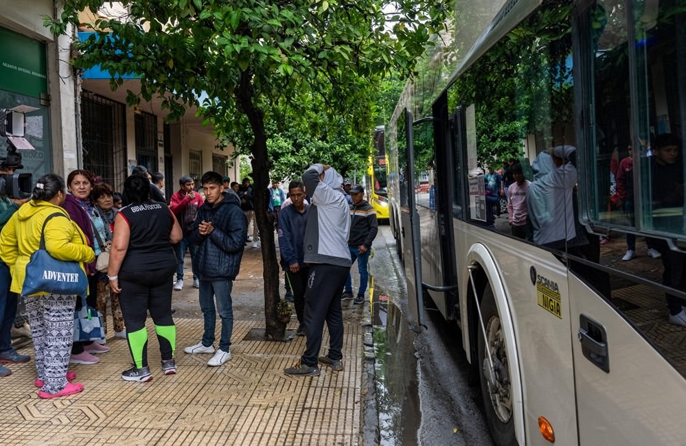 20 mil golondrinas: la urgencia de un viaje sin costo para huir del desempleo