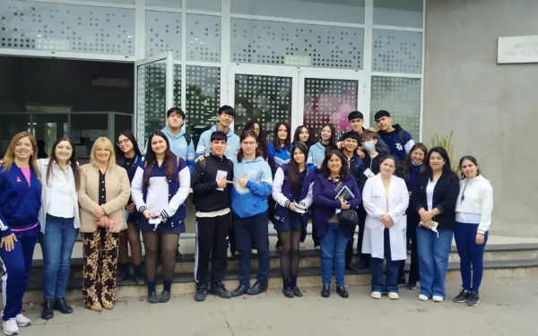 El hospital abre sus puertas: estudiantes taficeños viven la ciencia desde adentro