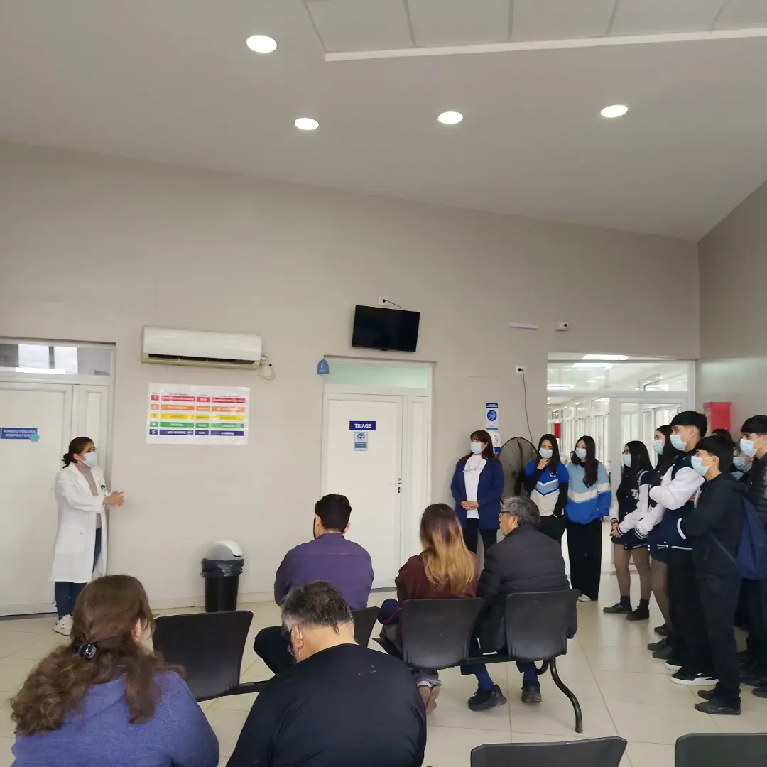 El hospital abre sus puertas: estudiantes taficeños viven la ciencia desde adentro