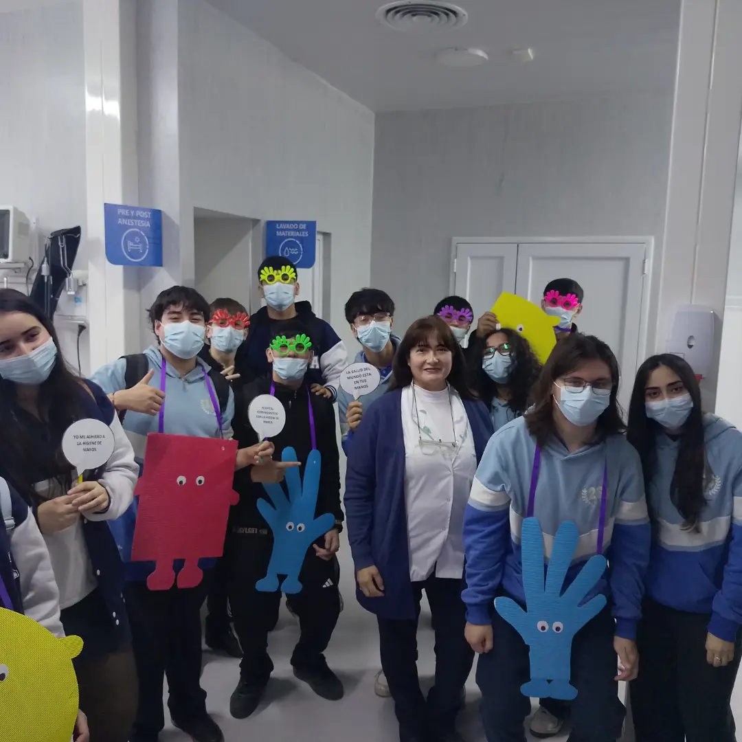 El hospital abre sus puertas: estudiantes taficeños viven la ciencia desde adentro