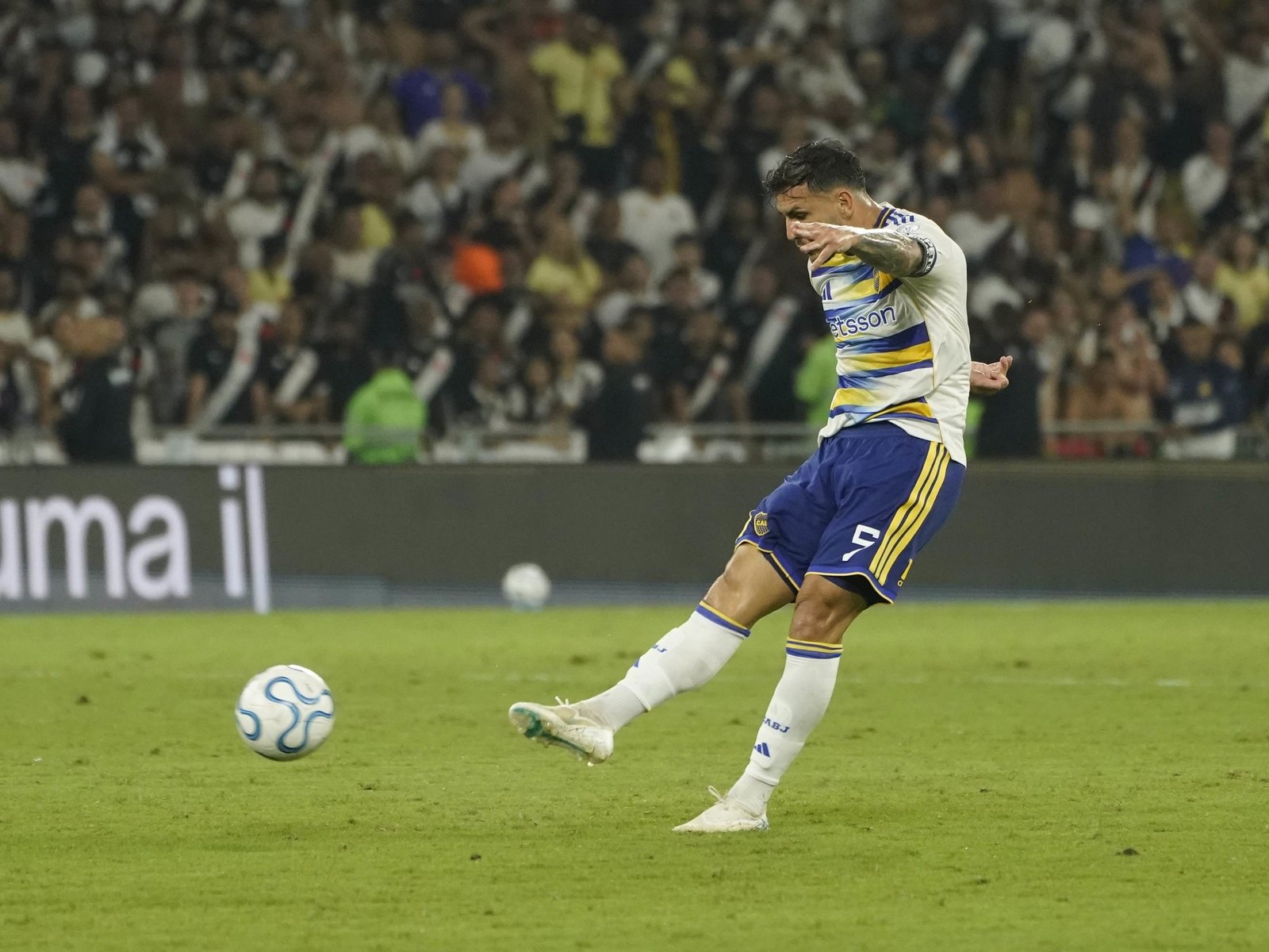 Paredes, el héroe que desafió al desgarro: gol y final para Boca