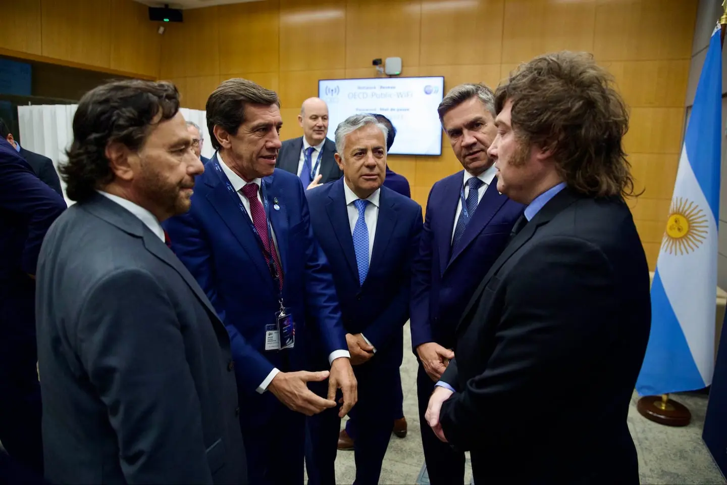 Milei Juega a Esperar: El Gobierno Frena Acuerdos con Gobernadores por las PASO 2027