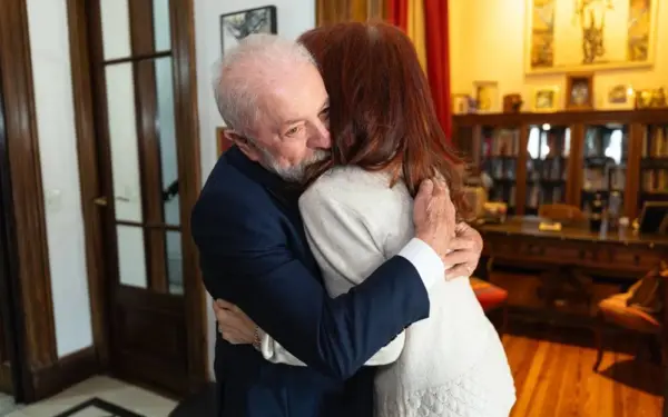 Victoria de Lula en Brasil: Cristina Fernández la llama 17/10